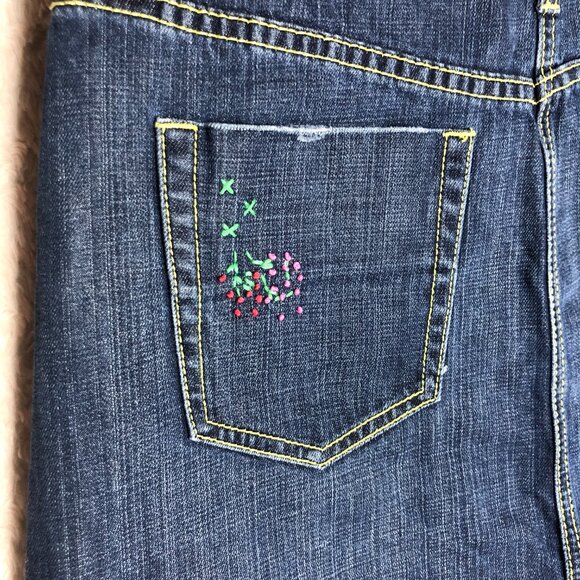 Tommy Hilfiger Denim Button Skirt with Floral Embroidery Size 6 - Picture 4 of 6